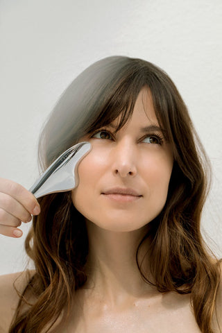 SŌLEIL Microcurrent Face-Lift Gua Sha