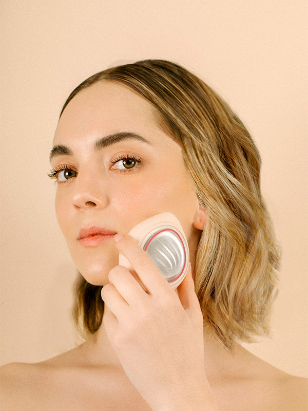 ILLŪMEN LED Light Therapy Device – Red, Blue & Yellow Skincare Tool